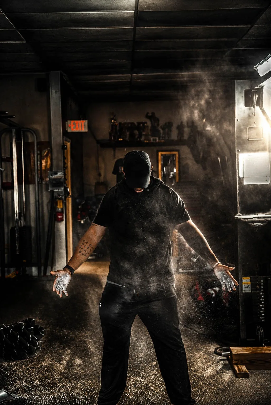 Athlete clapping chalk in the TNT Fitness training floor